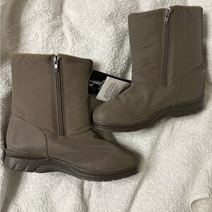 NWT Judith Sport Rosy Nylon Boots Size 8